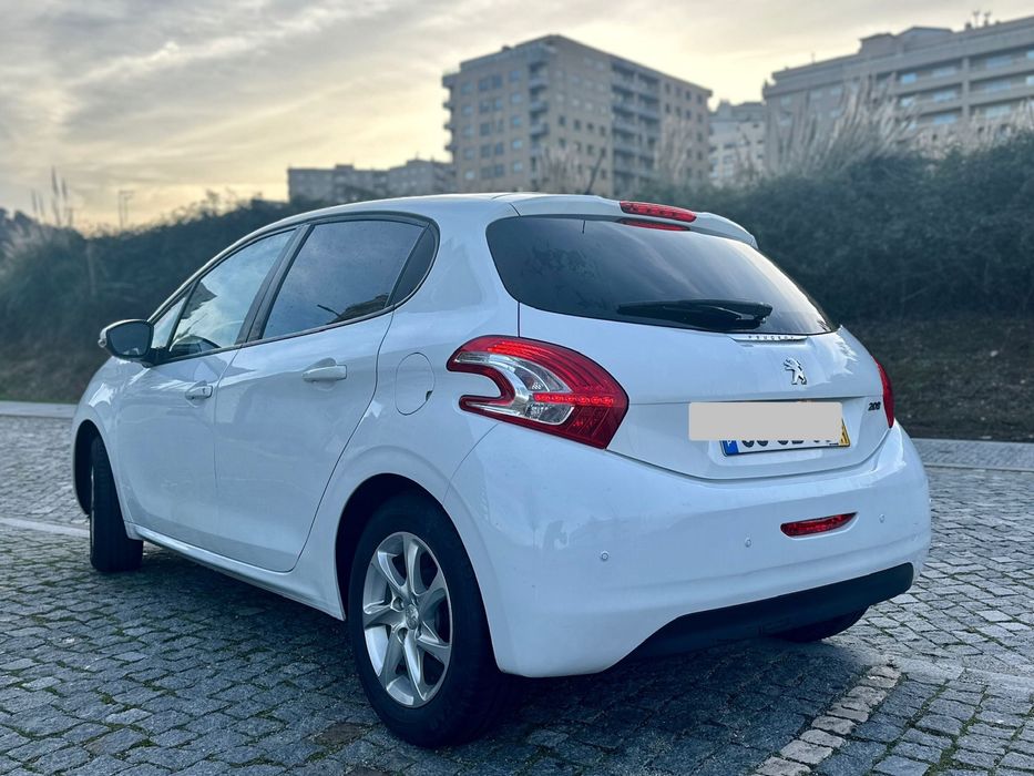 Peugeot 208 1.2 VTi Active c/ 117.000 km (só um dono)