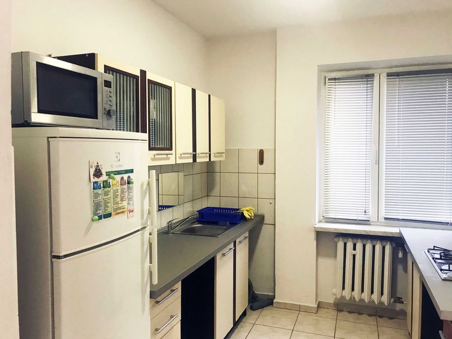 Pokój do wynajęcia. W cenie: woda, prąd, gaz, ogrzewanie, internet.