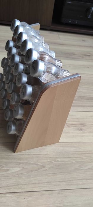 Stojak na 24 przyprawy