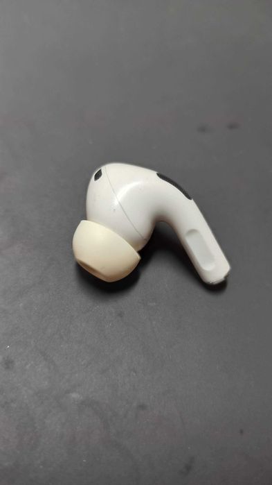 Lewa słuchawka AirPods Pro 2