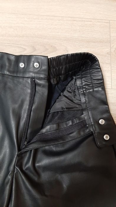 Шорти бермуди шкіряні Bershka S