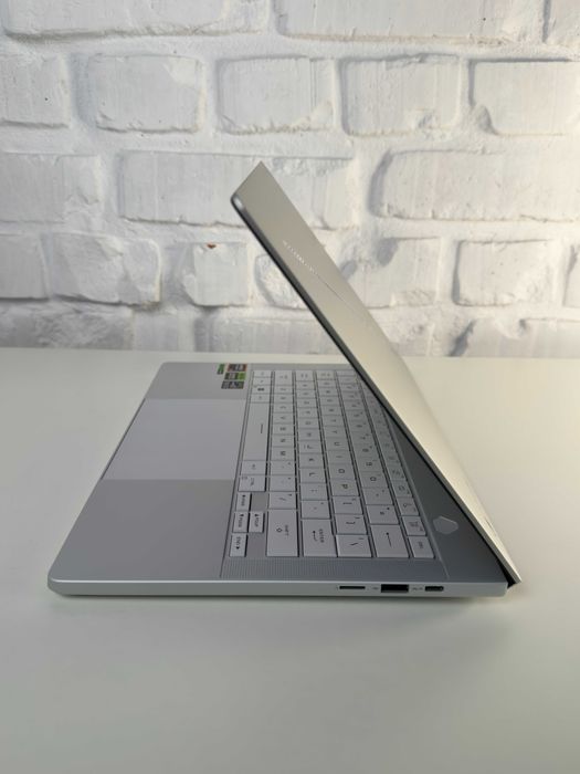 Zephyrus G14 3K OLED 120hz, R9 8945HS, RTX 4060, 16GB RAM, SSD 1TB