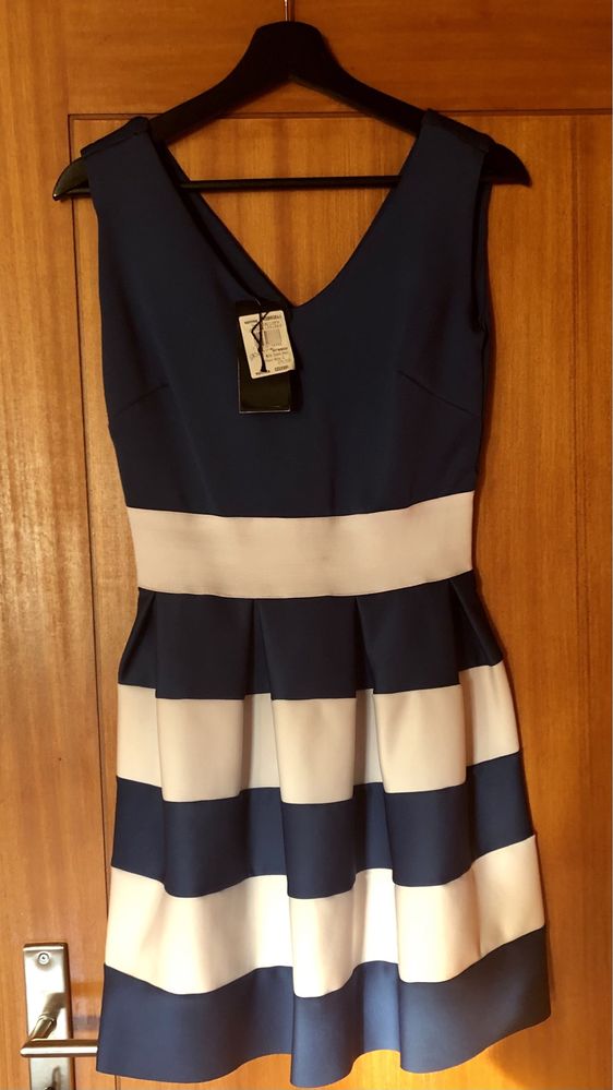 Vestido azul e branco