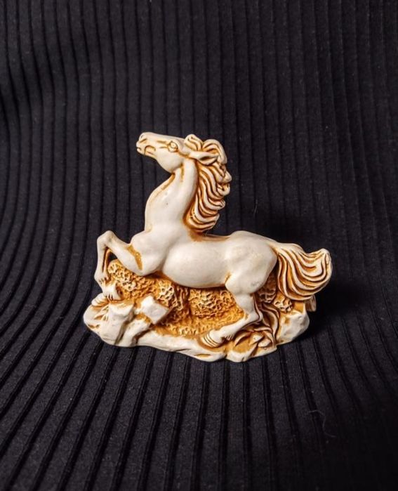Фигурка лошадь мраморная крошка