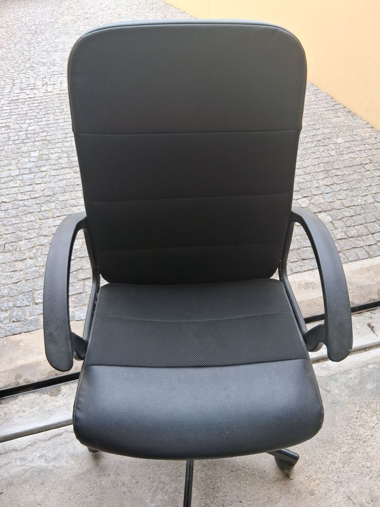 Cadeira giratória Ikea preta
