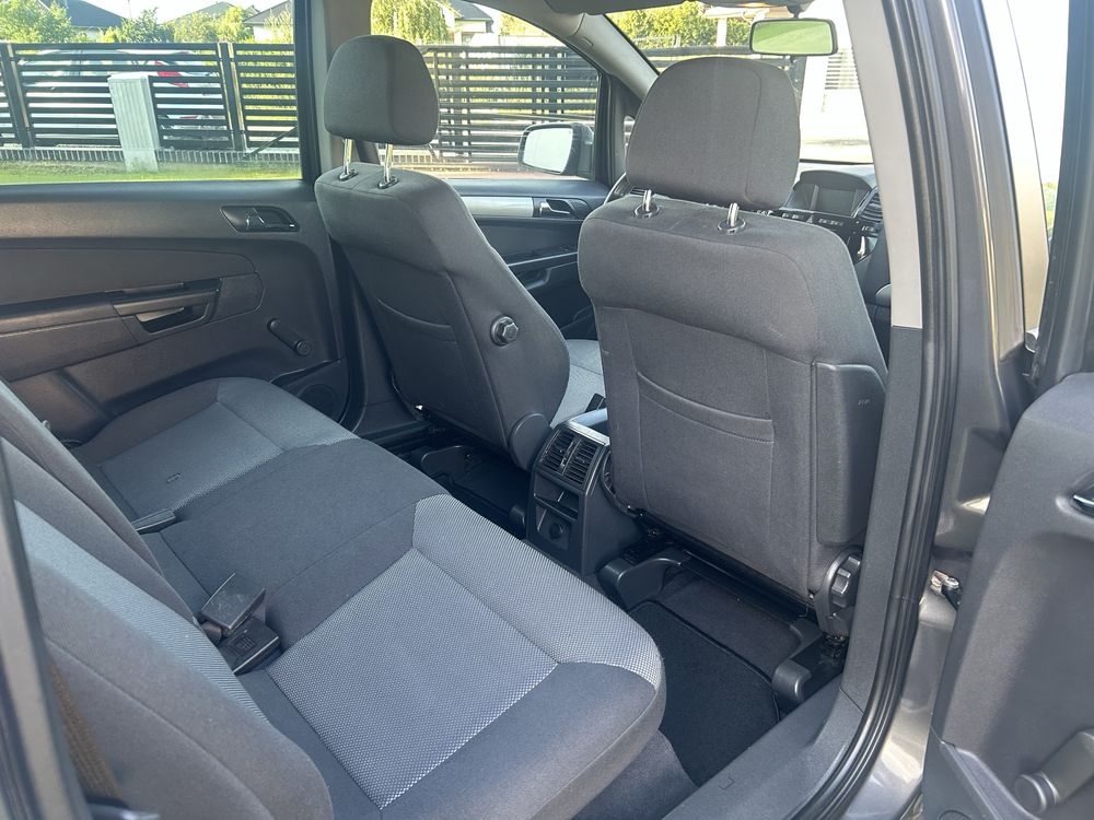 Opel Zafira 2011r. 1.8 benzyna 140KM BEZWYPADKOWY !!! 7 OSOBOWA !!!