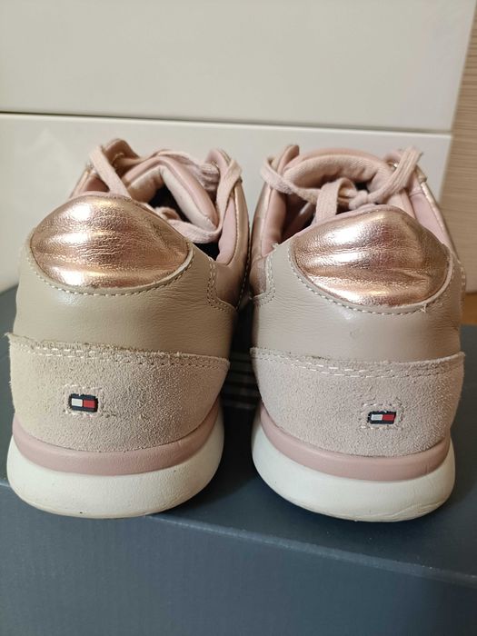 Sneakersy damskie firmy Tommy Hilfiger rozmiar 40 stan bardzo dobry