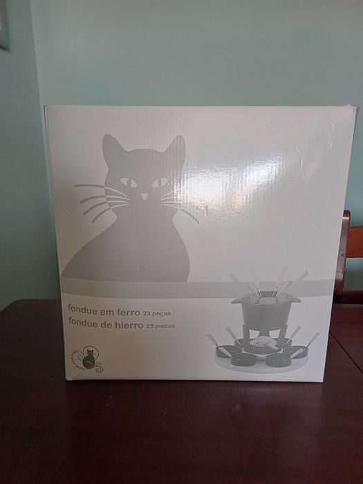 Fondue de 23 Peças da Gato Preto