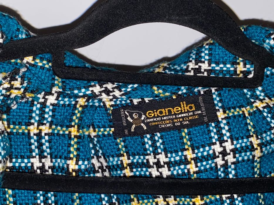 Poncho com capuz e estampado xadrez