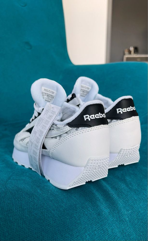 Чорно-білі кросівки Reebok AZ PRINCESS