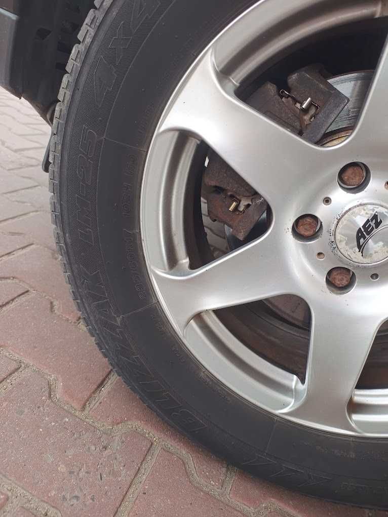 Opony Bridgestone Blizzak LM-25 4x4 235x60x17 102H komplet 4szt