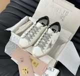 Sapatos Golden Goose Super Star Talão Preto com letras metálicas