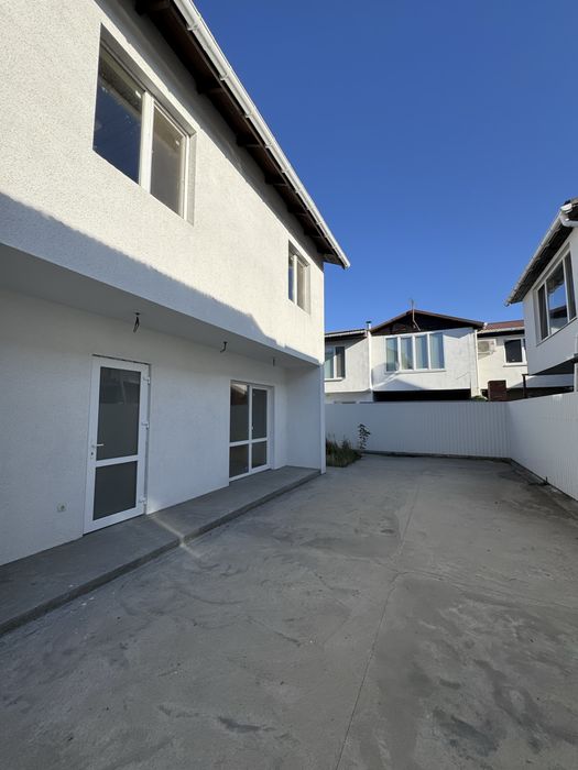 Таунхаус на два входи