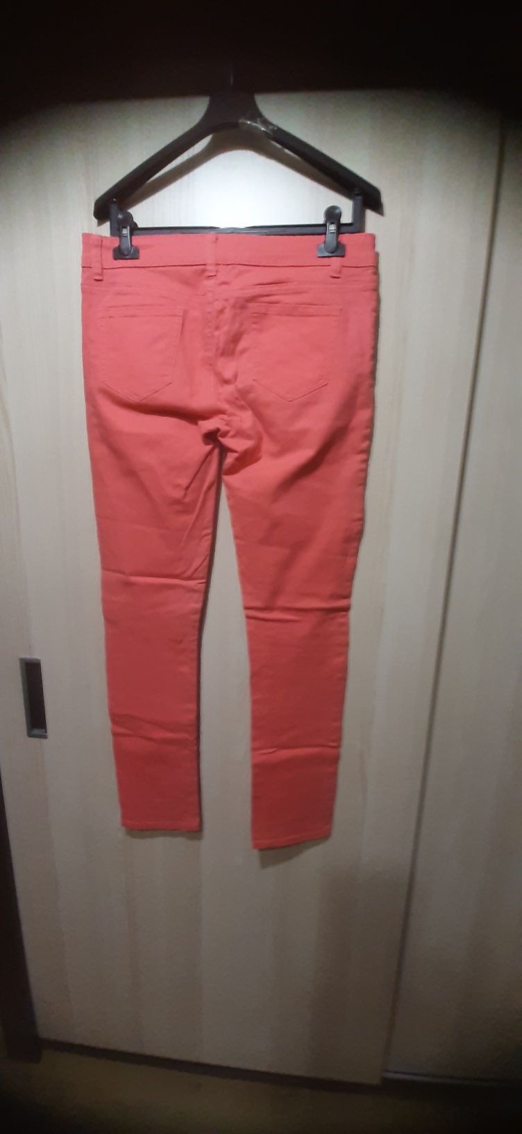 Spodnie damskie rozmiar L. Marki Moodo.