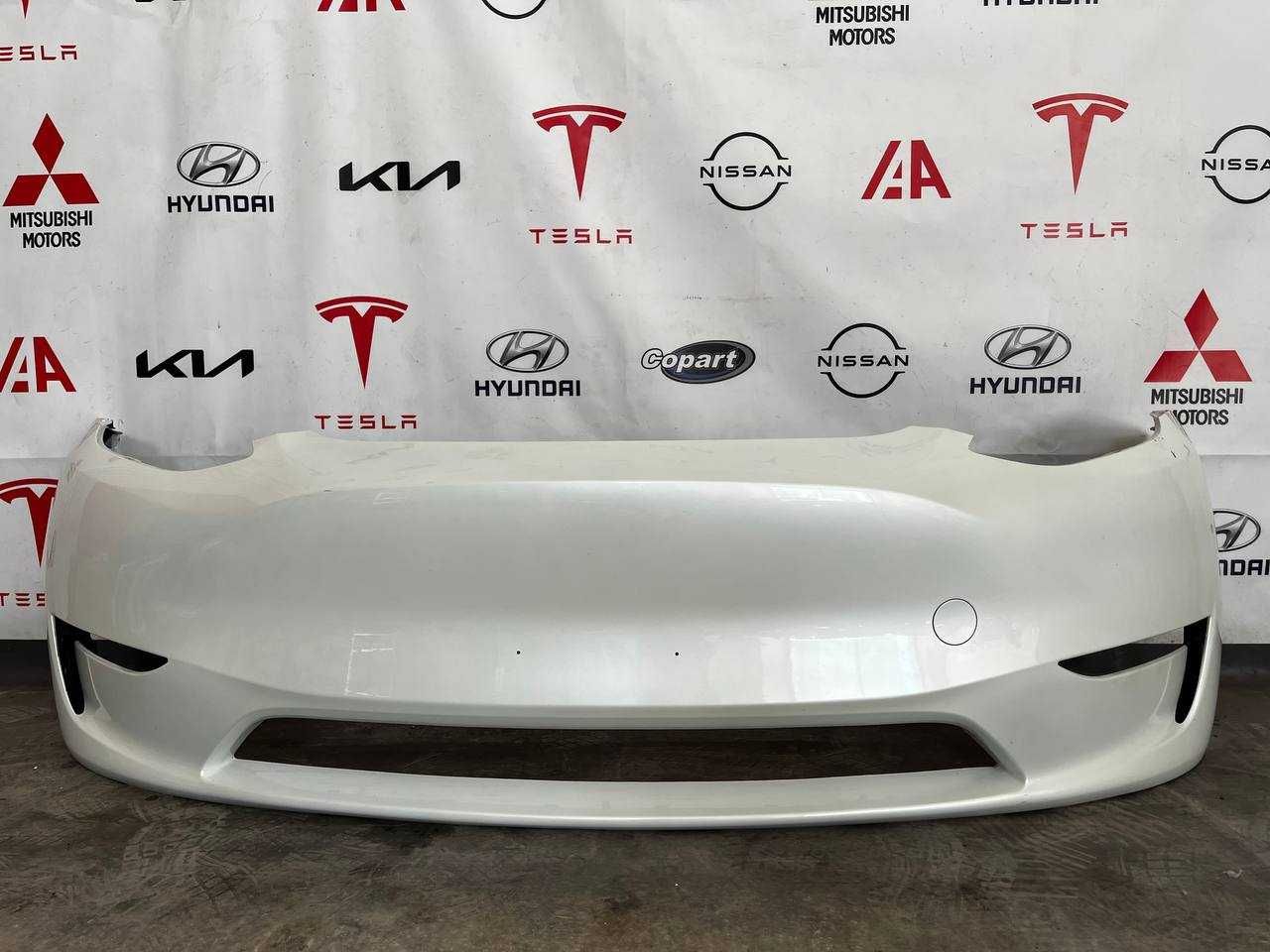 Бампер передній Tesla Model Y White 1540100-06-С 2022-2024