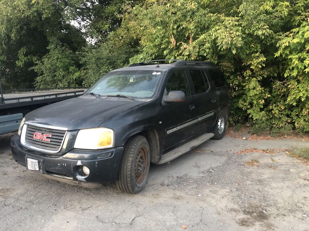 GMC Envoy 2004 год мотор 5.3 бензин