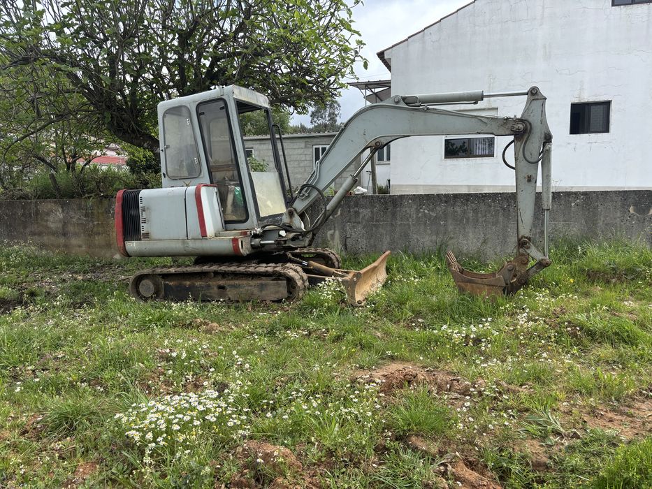 Escavadora Takeuchi 35