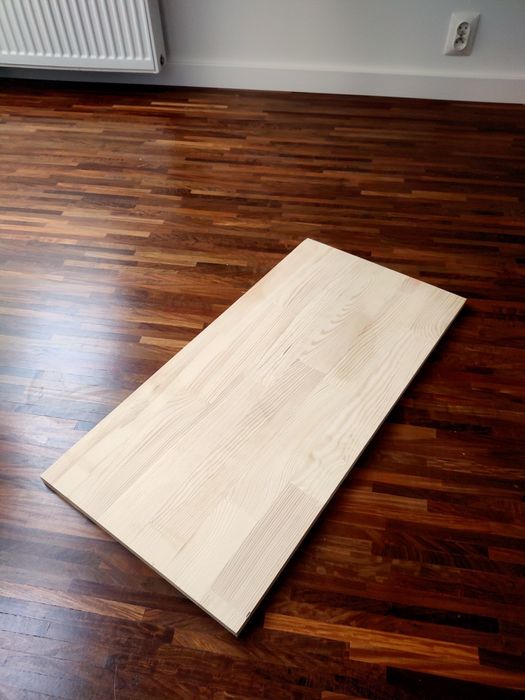 Półka z surowego drewna Smrek