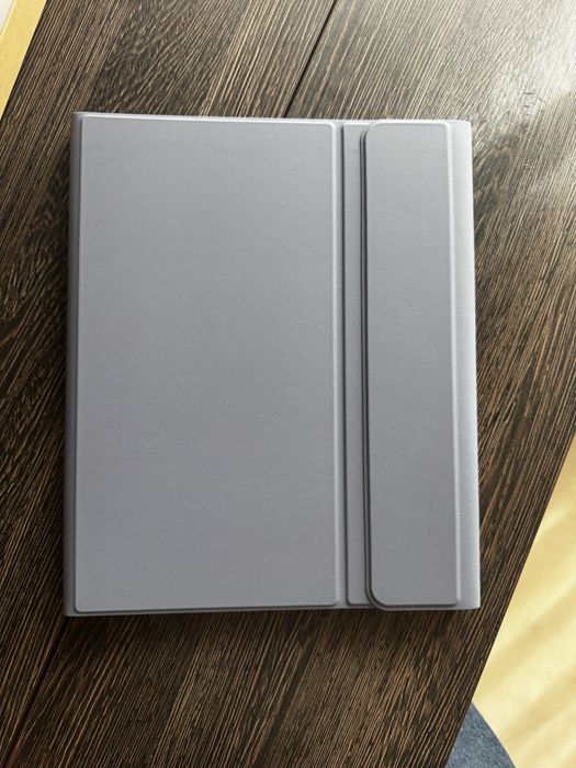 Capa com teclado para iPad Air de 13 polegadas