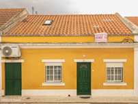 Moradia Térrea T1+3 - Remodelada, com Quintal e anexos.