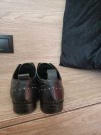 Czarne buty skórzane Monnari