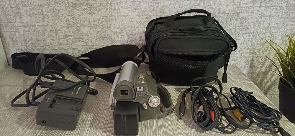 Відеокамера Panasonic NV-GS27