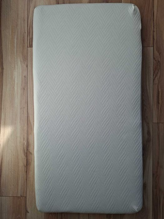 Łóżeczko dziecięce szaro/białe z żyrafą + materac.