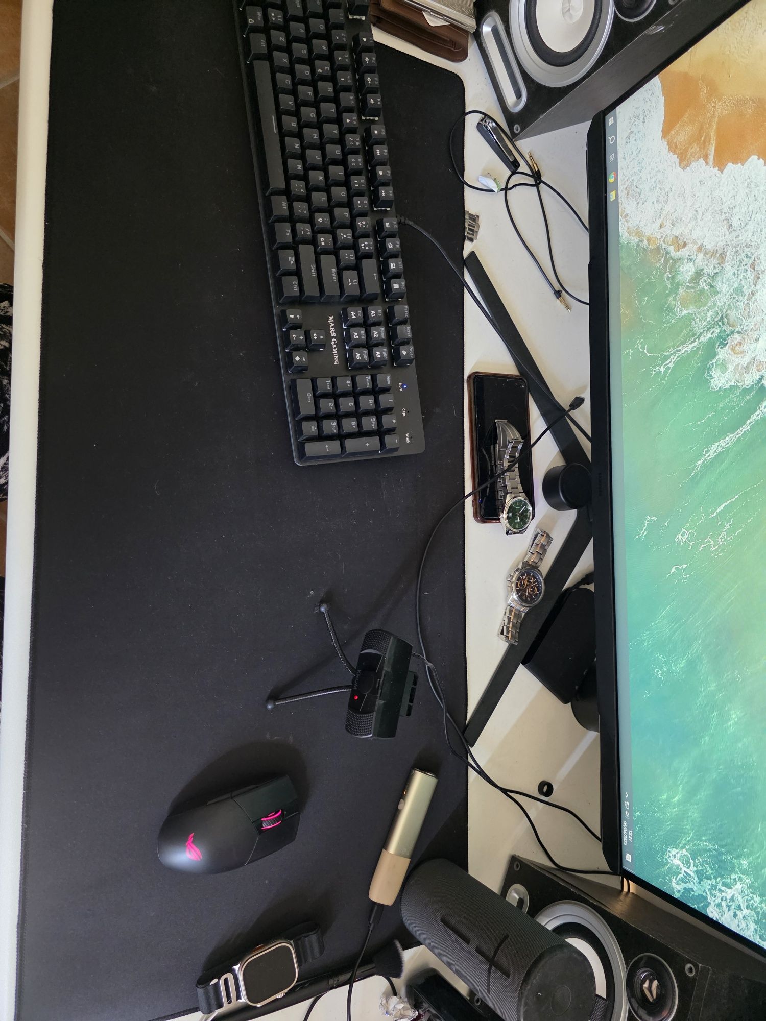 Vendo setup gaming 

Torre:

Caixa- nox hummer TGX RGB
DISSIPADOR - jo