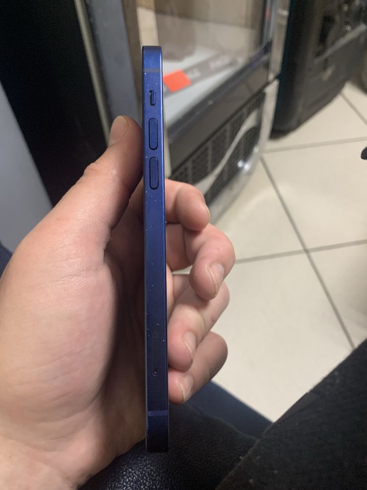 Iphone 12.
