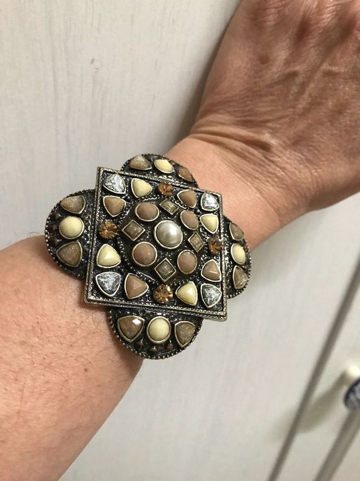 Pulseira em metal da Pedra Dura