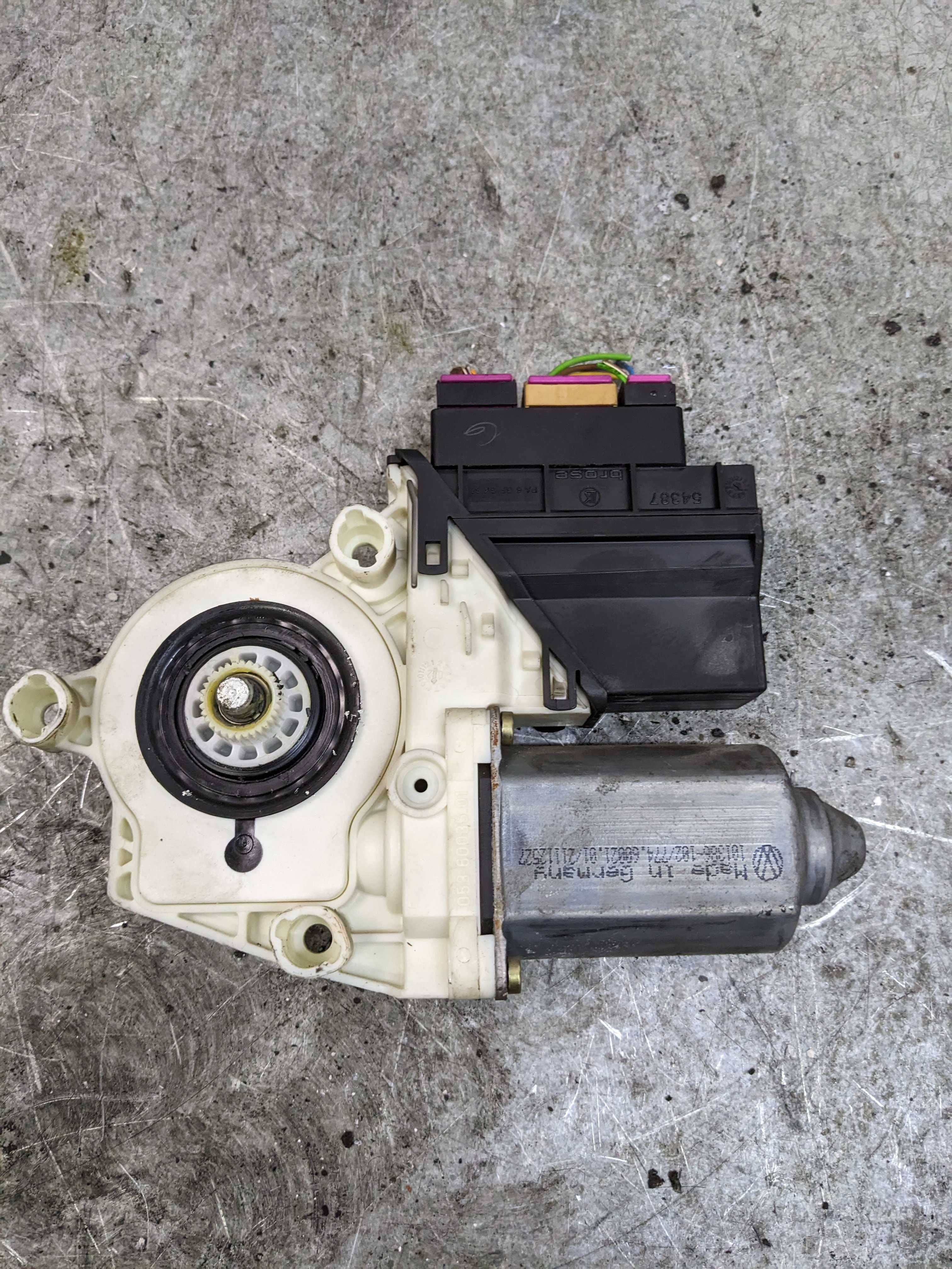 Volkswagen Polo IV 9N Silniczek Podnoszenia Szyby Prawy Przód PP
