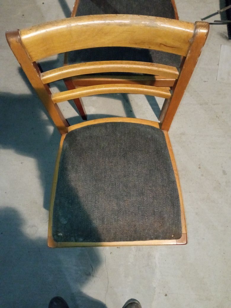 Sprzedam drewniane krzesła