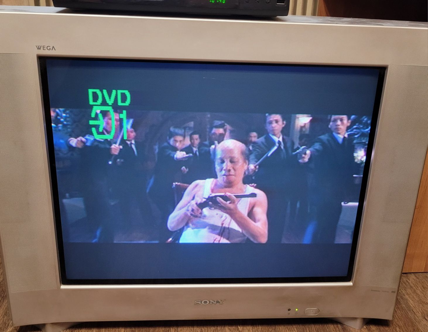 Телевизор Sony  Trinitron 100hz