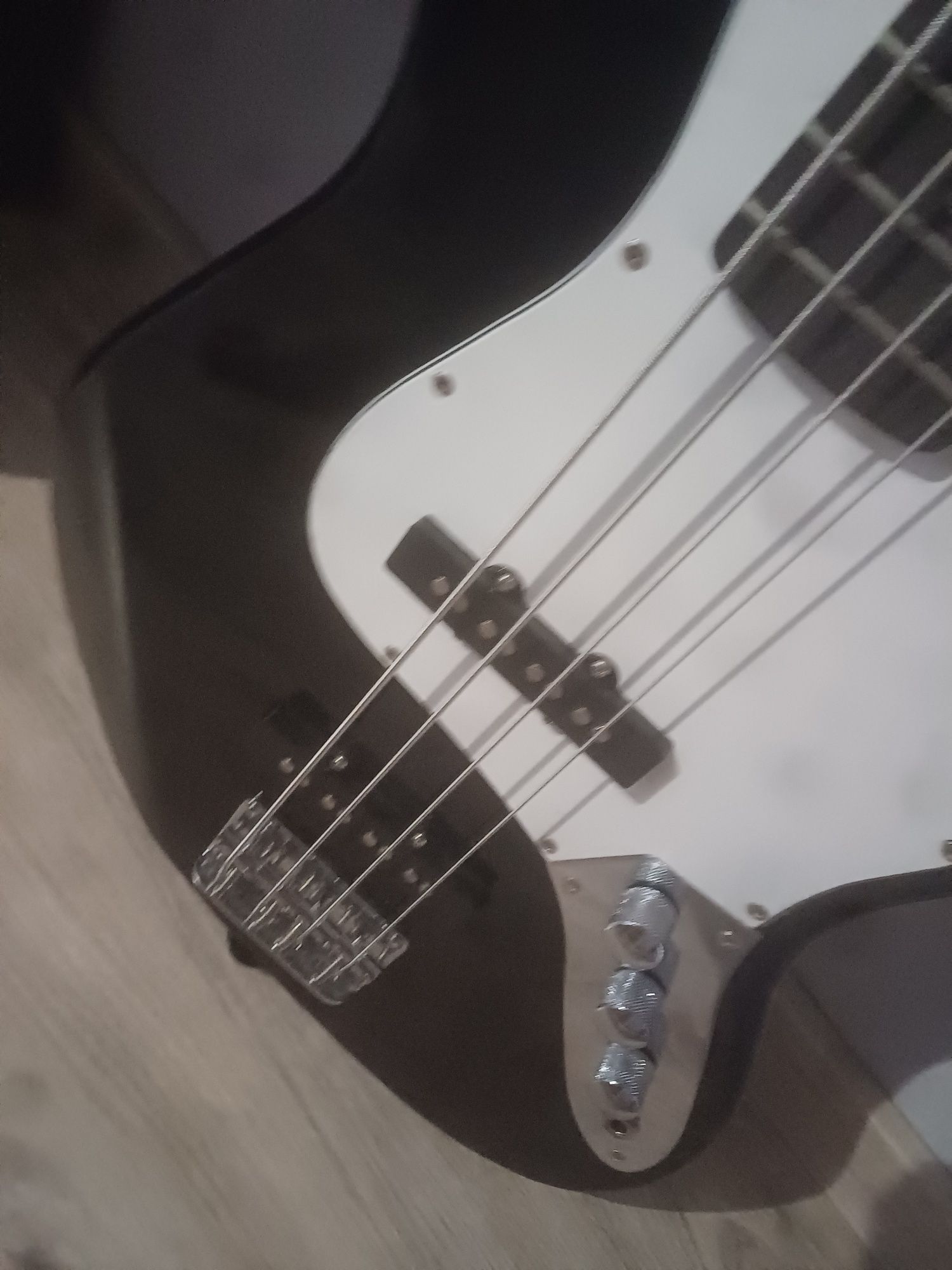 Gitara Basowa "Echo" + piecyk 15Wat