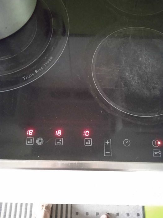 Електрична варильна поверхня Hotpoint Ariston