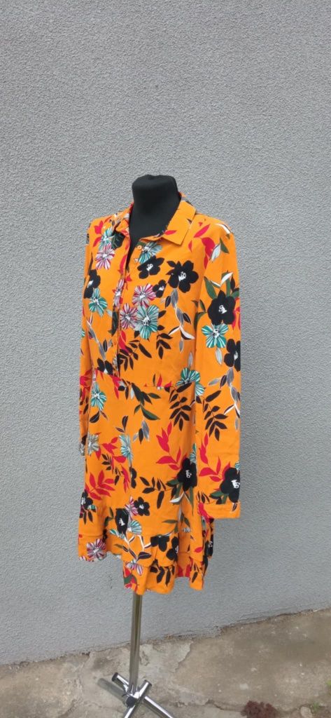 Sukienka w kwiaty XL