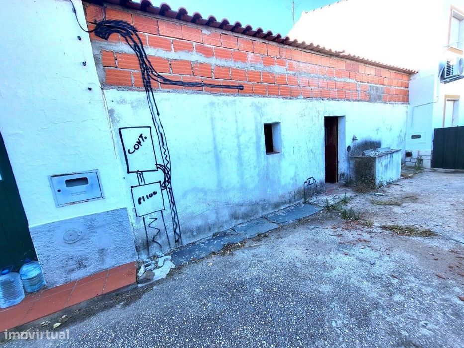 Moradia T2, em fase de acabamento, a 5 min a pé da praia fluvial