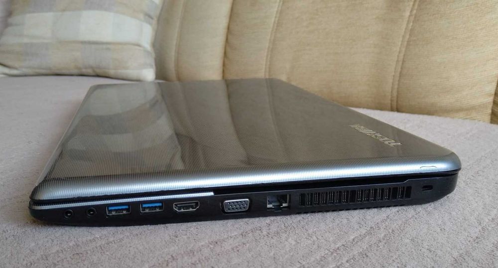 TOSHIBA Satellite  Pro L70-A/ 17,3" /i7 /SSD 275 GB/ 8GB RAM/ GT 740M