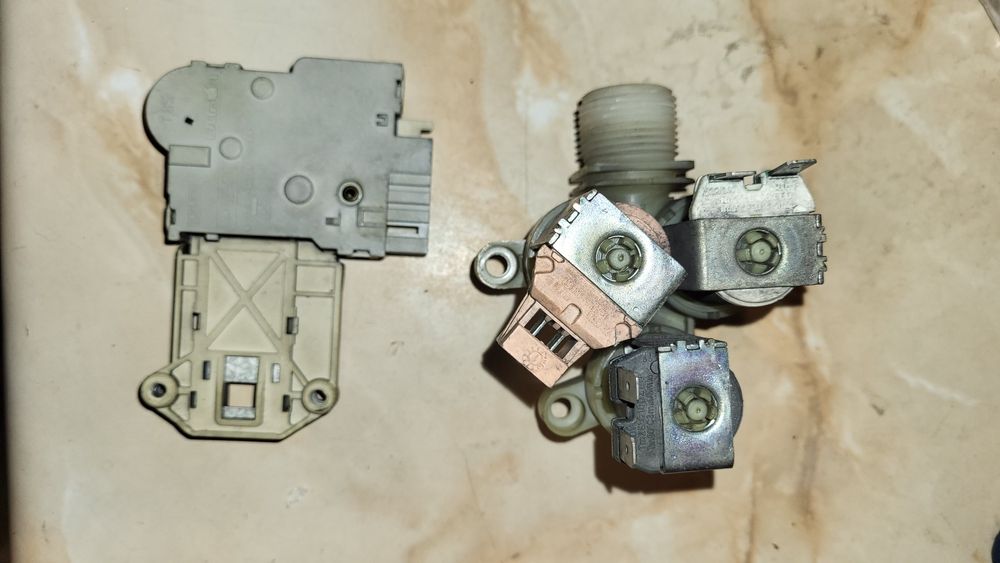 Elektrozawory + zamek do pralki AEG 70330