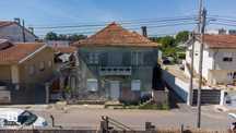 Moradia T3 p/ reabilitação no centro de Rio Meão, S.M. F. - Exclusivo