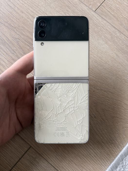 Samsung Galaxy Z Flip3