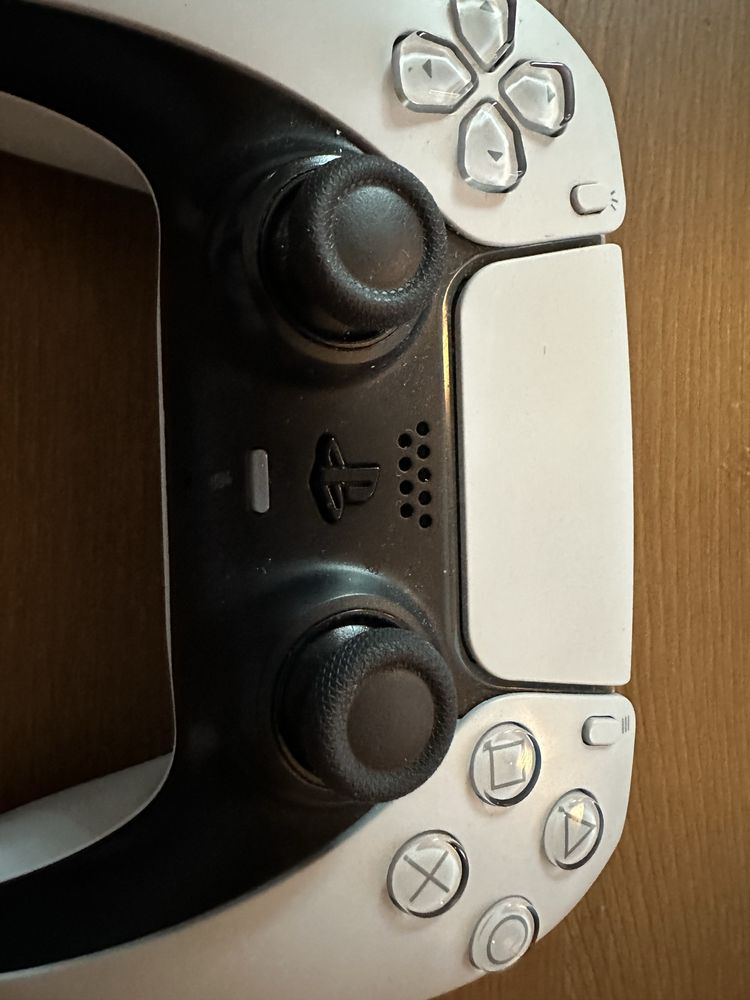 Konsola Sony PS5z napędem+ 2pady+fifa23