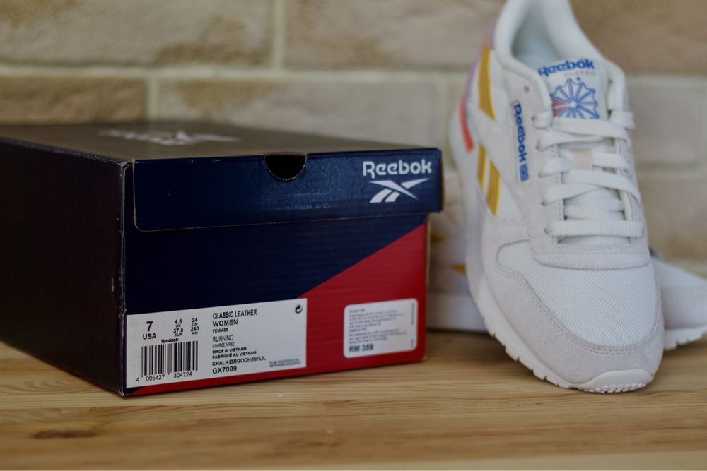 Жіночі кросівки reebok classik 37.5 розмір