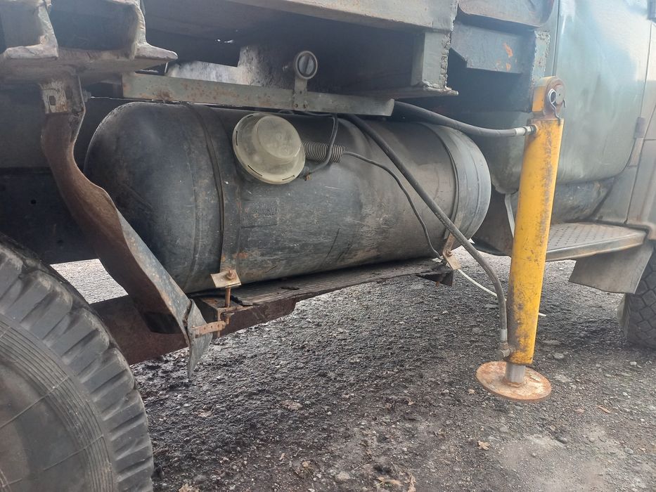 Продам ЗІЛ 131 ЛІСОВОЗ-Е з манипулятором.