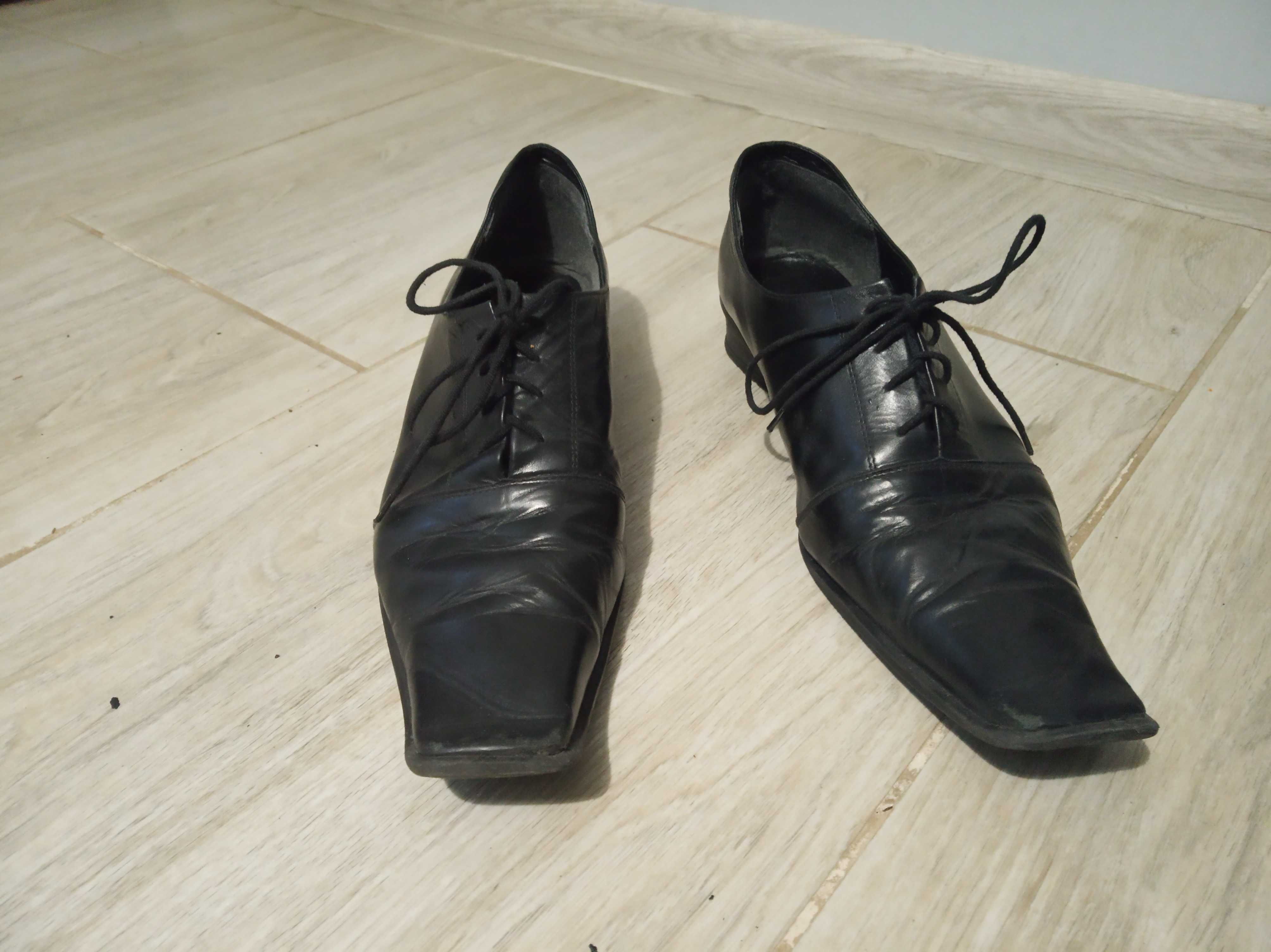 buty sznurowane czarne  rozm 39