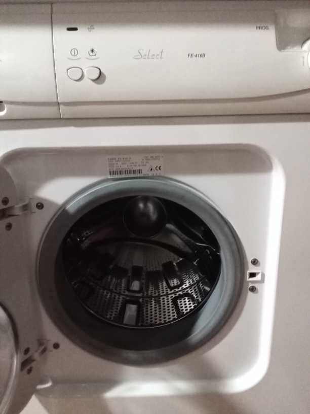 Maquinas de lavar roupa e loiça