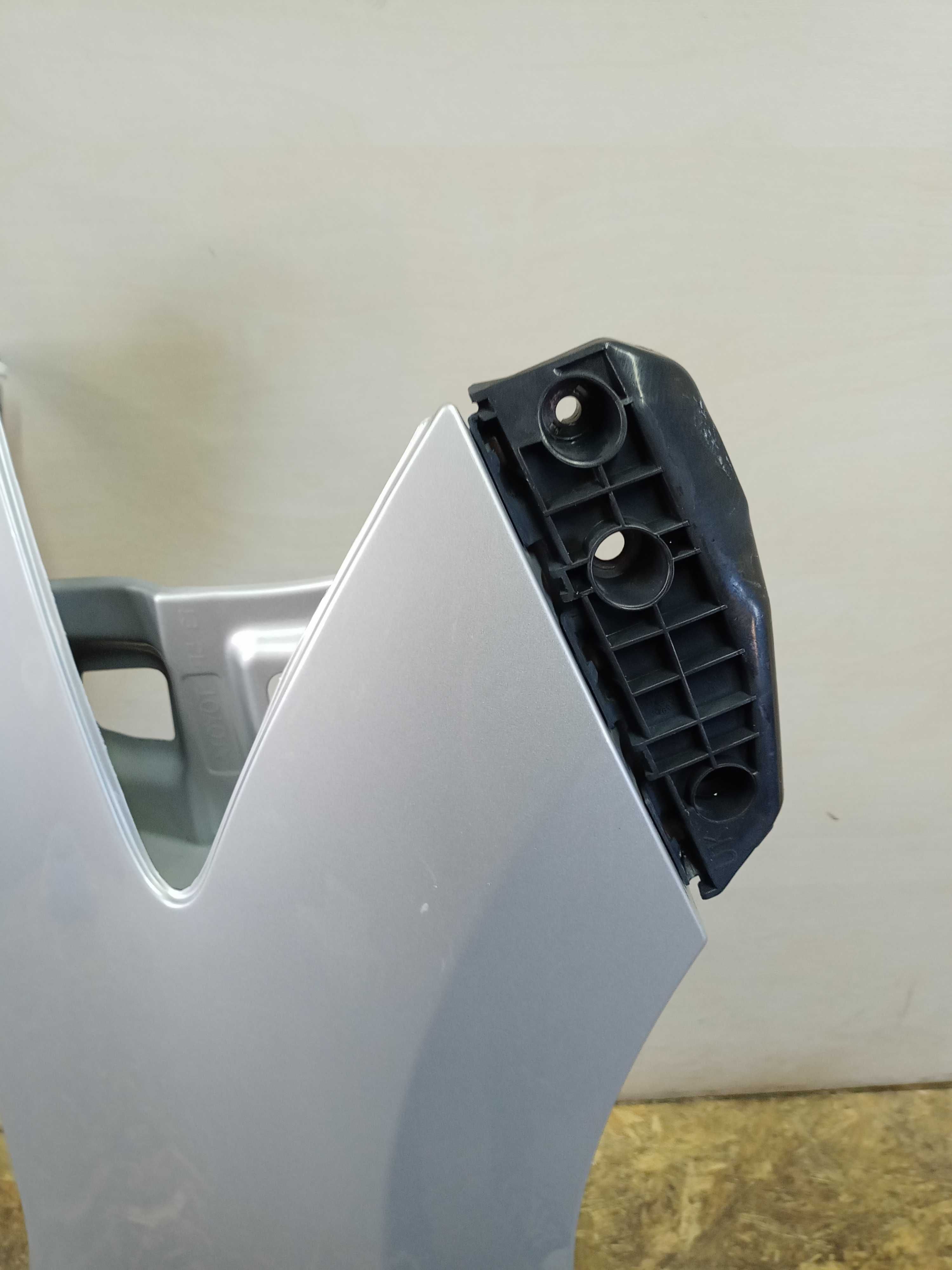 Toyota Auris 1 FL lift błotnik prawy przód przedni kompletny kolor 1F7