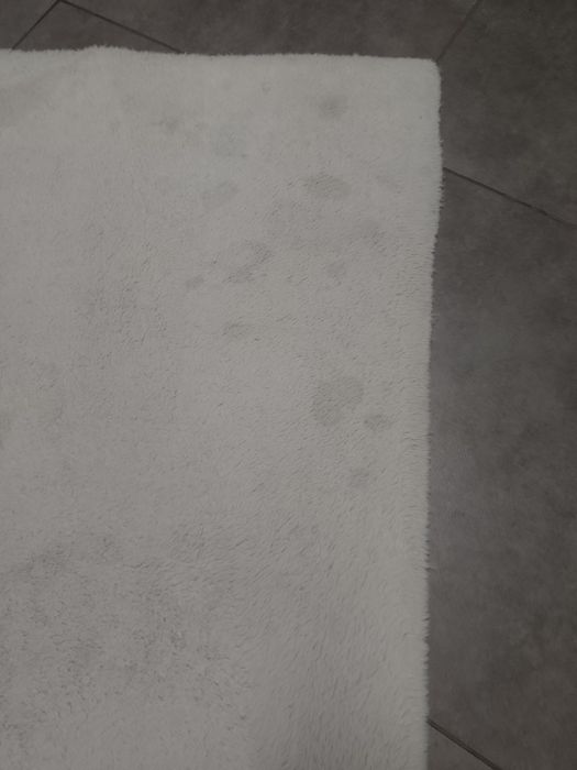 Sprzedam fajny dywanik 190x130 cm.