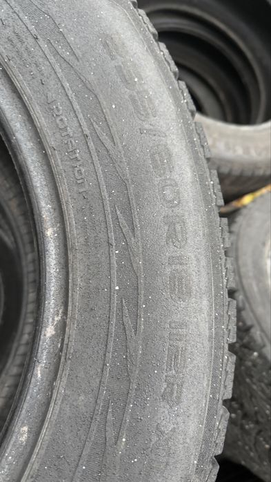 255/60/18 Nokian