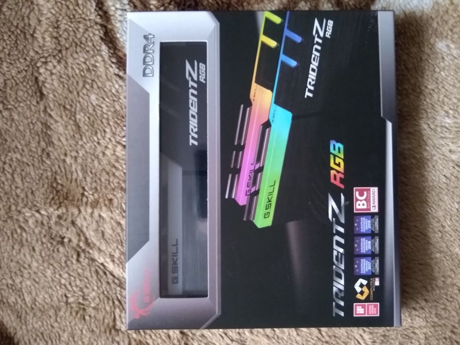 G.Skill 32GB (2x16GB) DDR4 4400MHz Trident Z (F4-4400C19D-32GTZR)